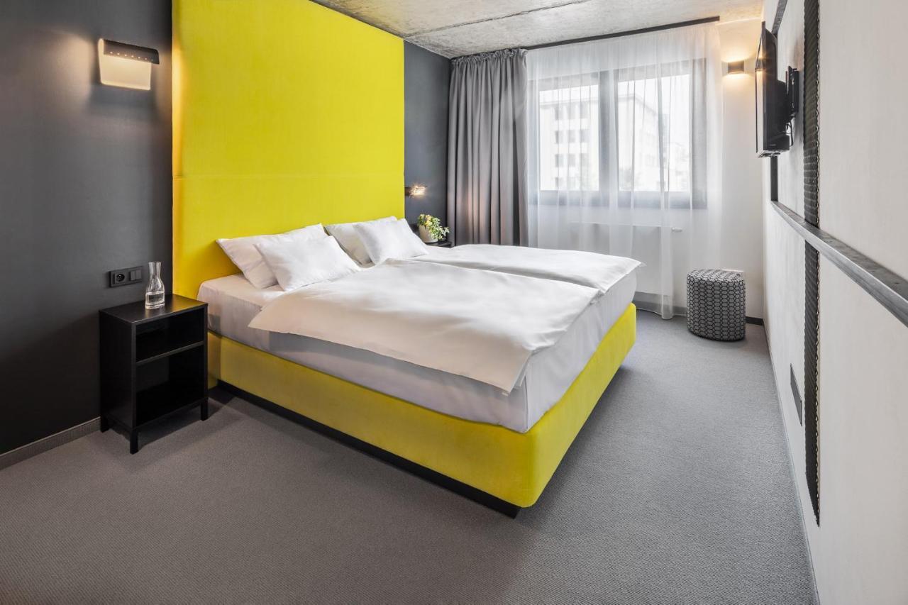 Boutique Hotel Mezi Svy ฮราเดตสคราโลเว ภายนอก รูปภาพ